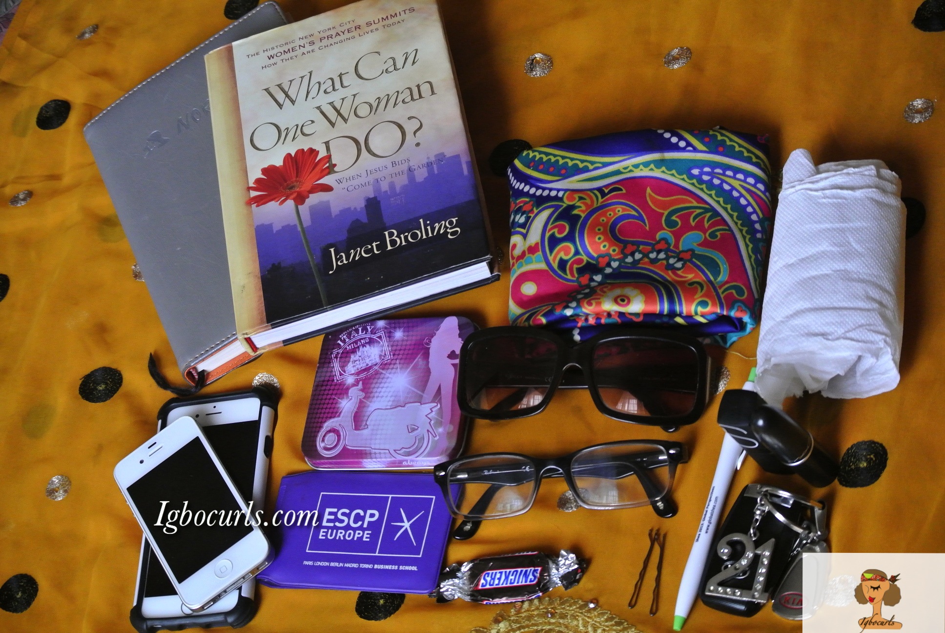 Igbocurls- Whats in my bag